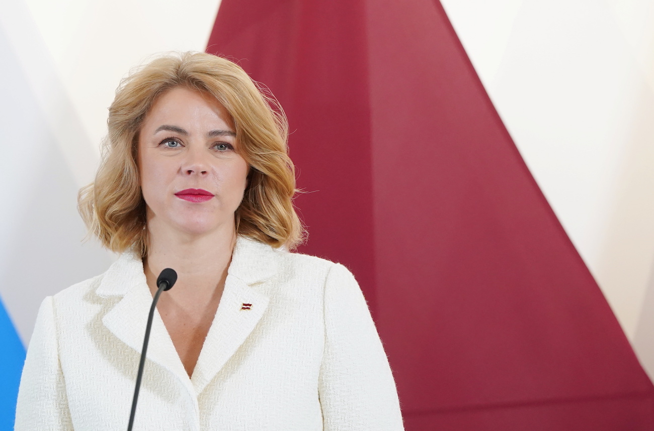 Latvijos ministras pirmininkas lieka pareigas – „Saeima“ antrą kartą atmeta atsistatydinimo prašymą