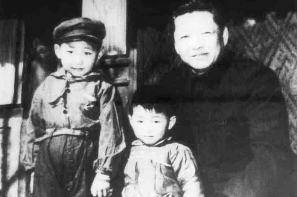 Xi Jinpingo tėvas Xi Zhongxun buvo pirmiausia partijos žmogus