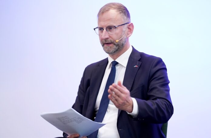 Latvija planuoja pirkti traukinius, o „Rail Baltica“ vis dar trūksta takelių ir saugaus finansavimo