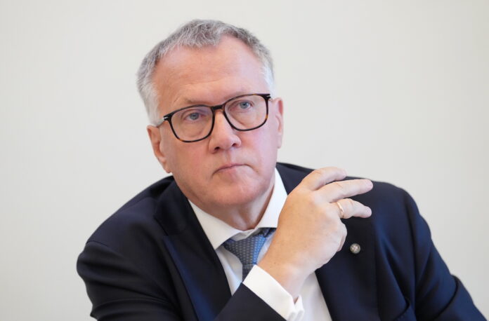 Latvijos finansų ministerija žada viešųjų pirkimų revoliuciją – kas pasikeis