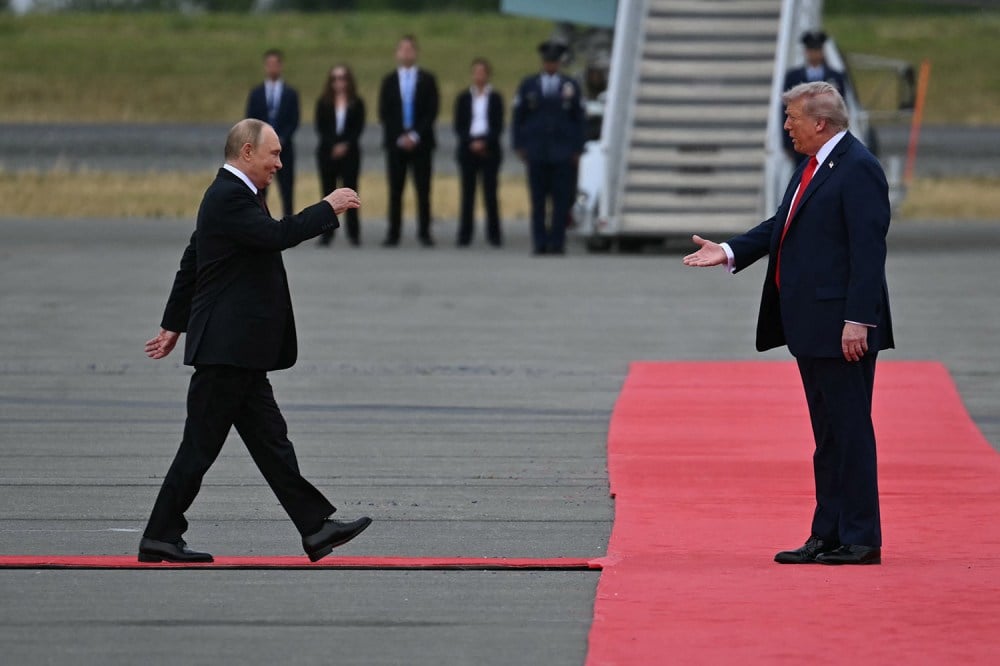 Trumpas suteikia Putinui aukščiausio lygio pasveikinimą Aliaskos viršūnių susitikime