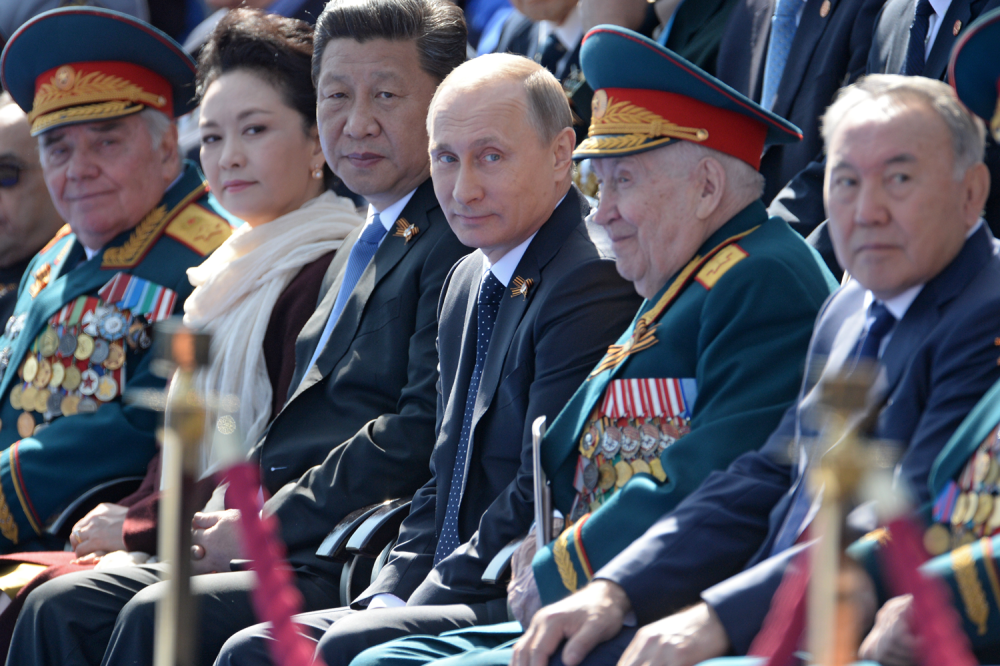 Xi Jinpingo karinis paradas pirmiausia suteikia jėgų