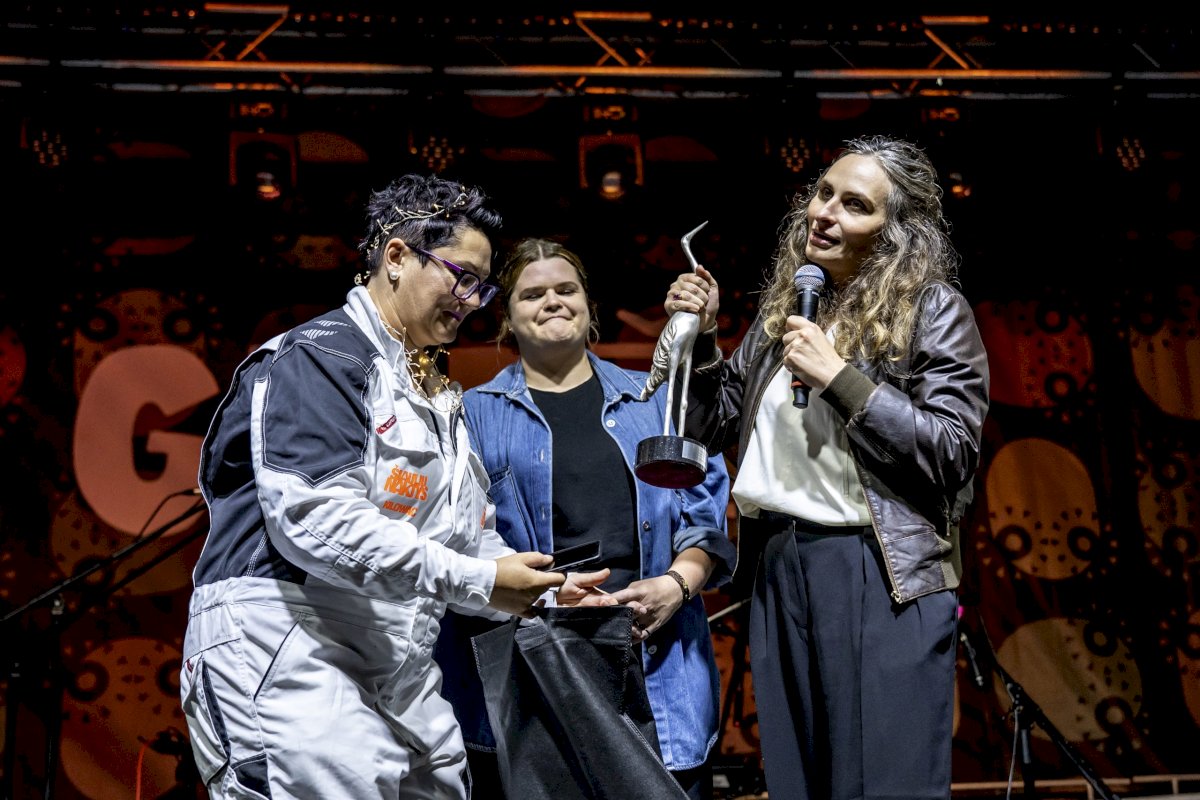 Eglė Vertelytė – Šviesiausio žmogaus titulą pelniusi kūrėja grąžino Sidabrinę gervę Šiauliams