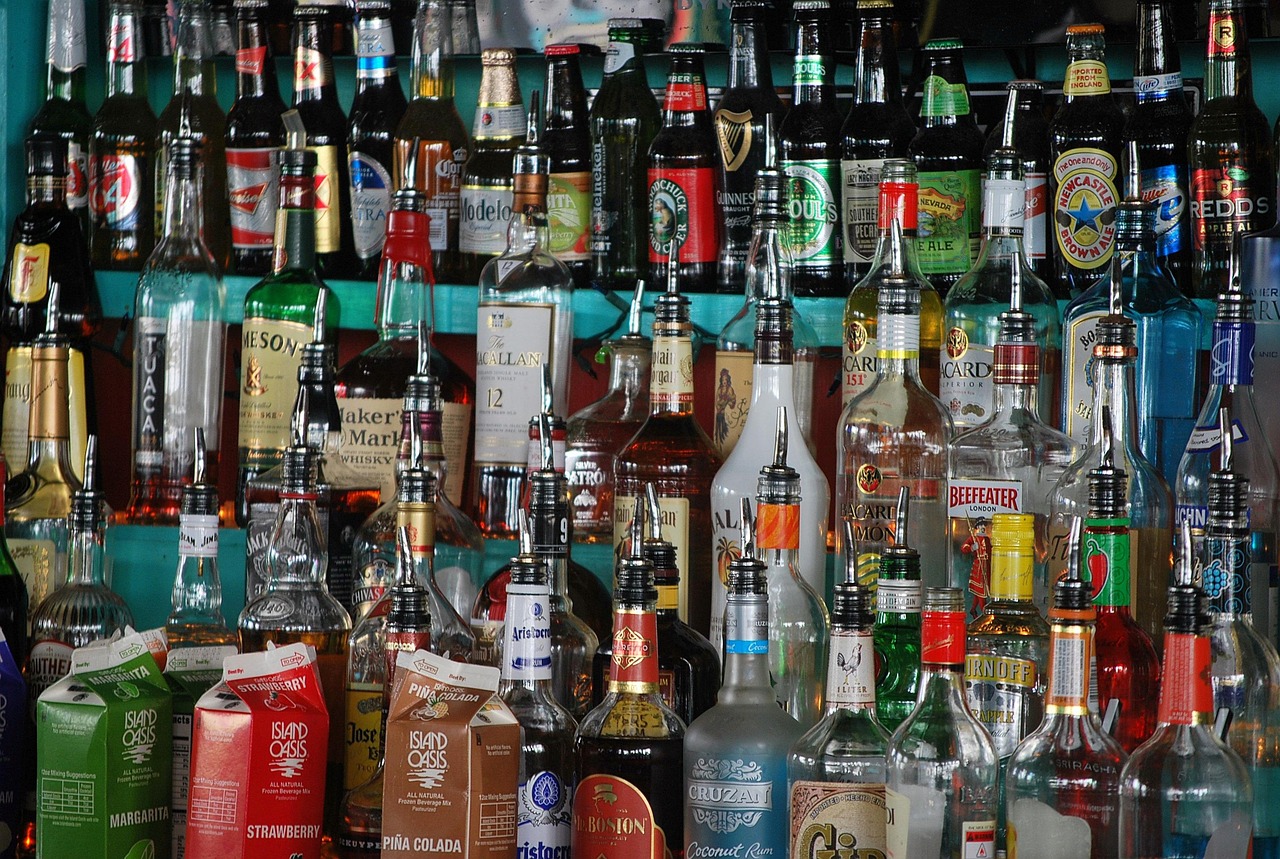 Kova su ligos ir sutrikimo šaknimis: Lenkija planuoja apriboti alkoholio pardavimo valandas