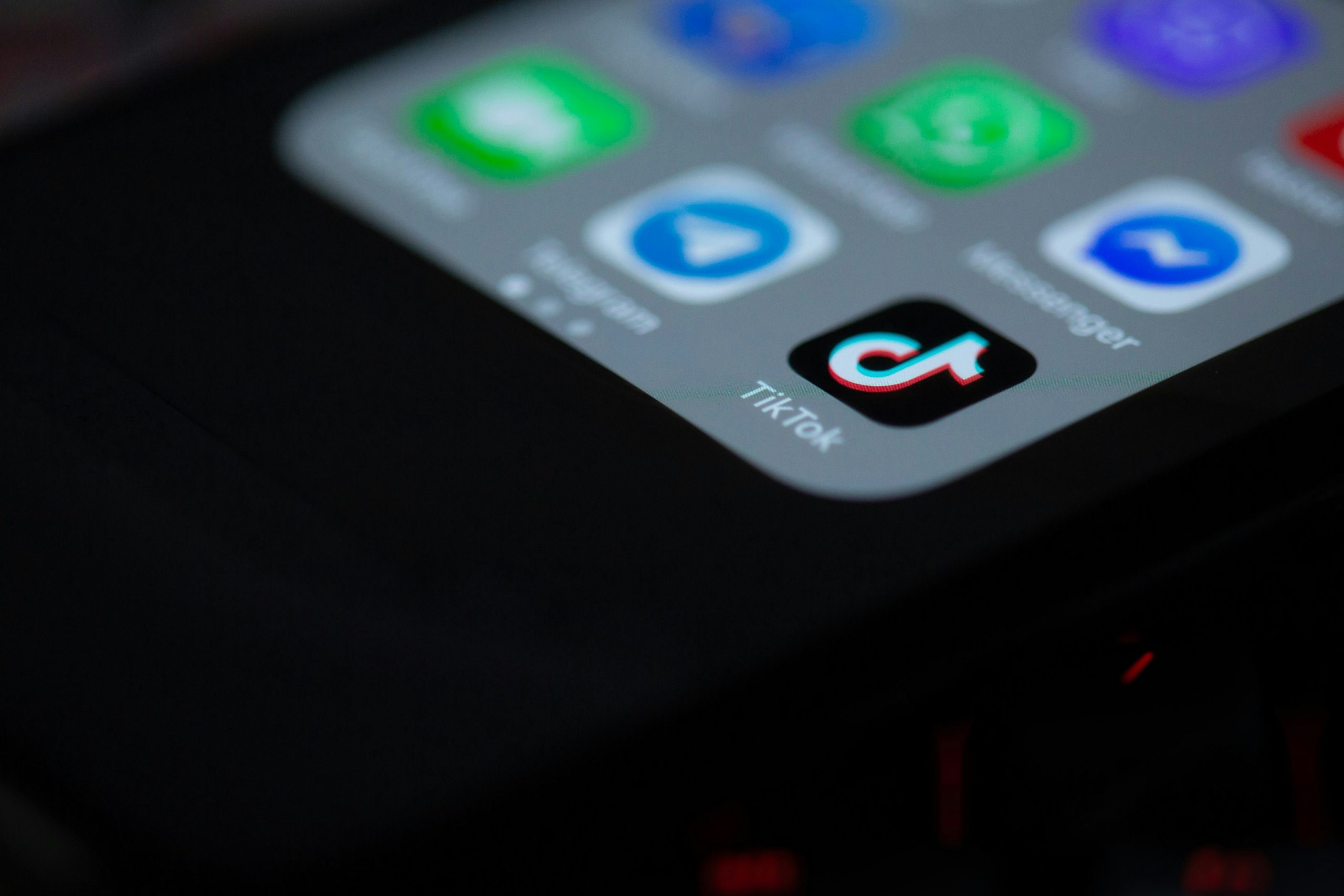 Tyrimas atskleidžia: Tiktok algoritmas rekomenduoja netinkamą turinį vaikų paskyroms