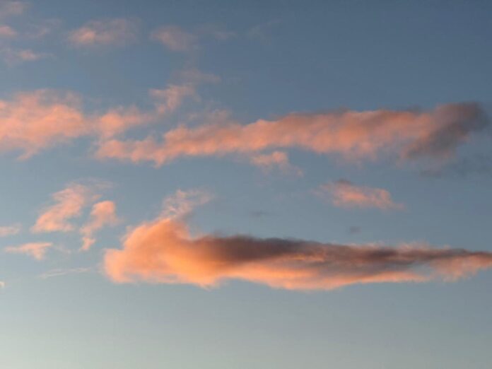 Meteorologai perspėja: savaitgalį numatomi slidūs keliai ir stiprus pajūrio vėjas