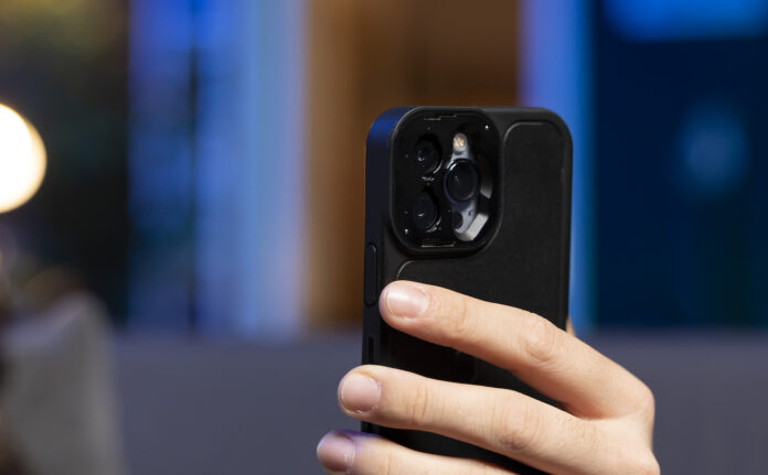 Nufilmavo pareigūną? Būkite atsargūs – Latvijoje už jo paskelbimą gali būti baudžiama