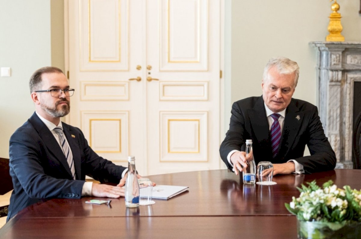 Prezidentė krašto apsaugos ministre paskyrė Robertą Kauną, kultūros ministre – Vaidą Aleknavičienę