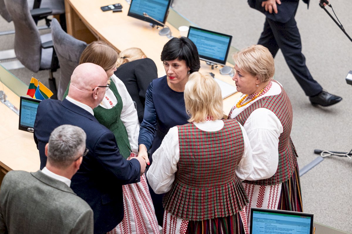 Seime prisiekė krašto apsaugos ir kultūros ministrai