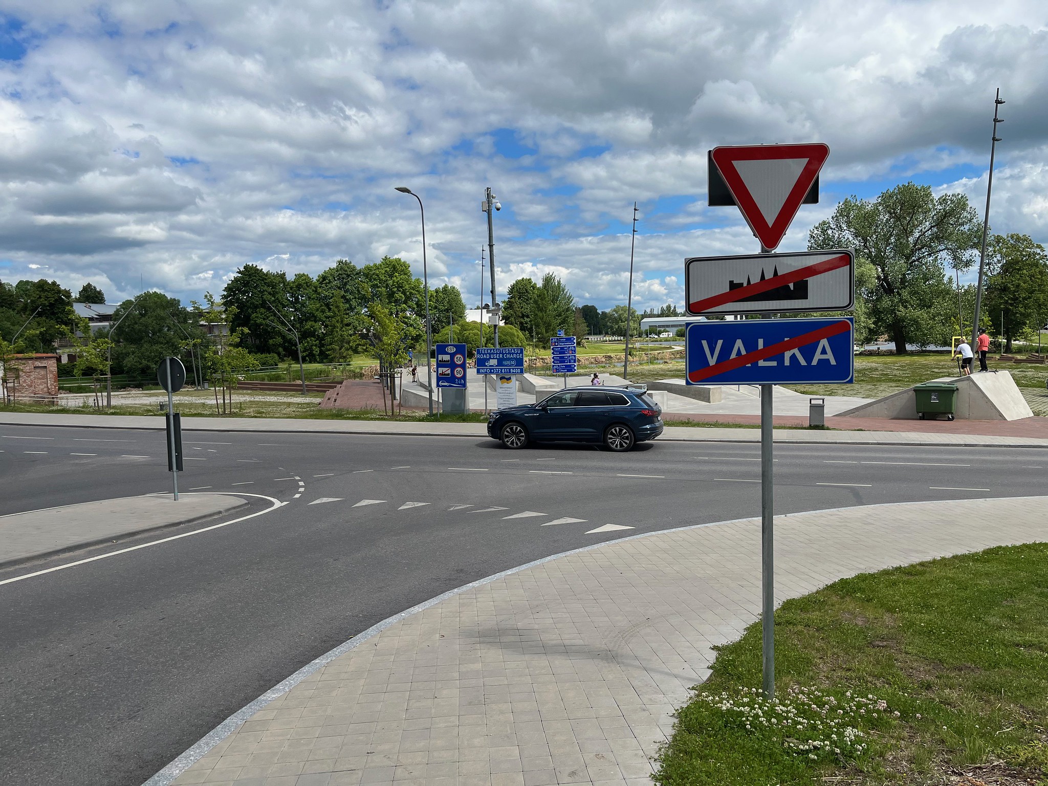 Valkiečiai registruojasi Valgoje; savivaldybė ragina susitarti dėl kompensacijos