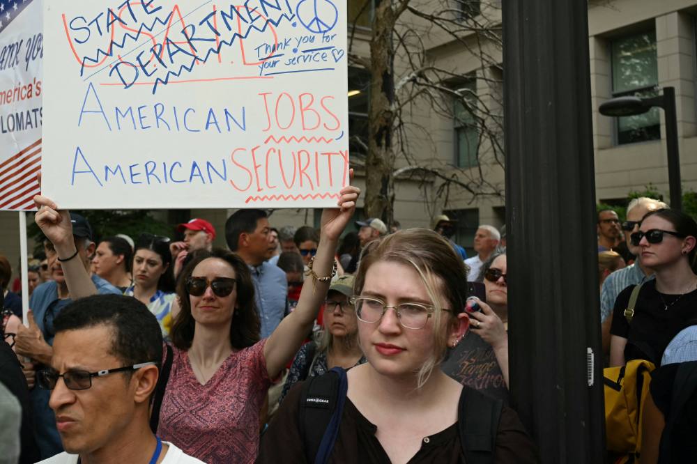 JAV diplomatai padavė į teismą Trumpo administracijai už Kongreso ignoravimą dėl masinių atleidimų