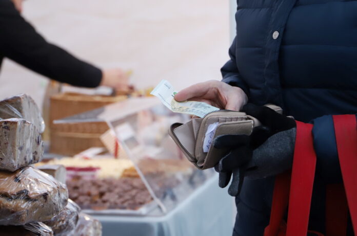 Kainos kyla, tačiau nuotaikos Latvijoje išlieka stabilios, rodo apklausa