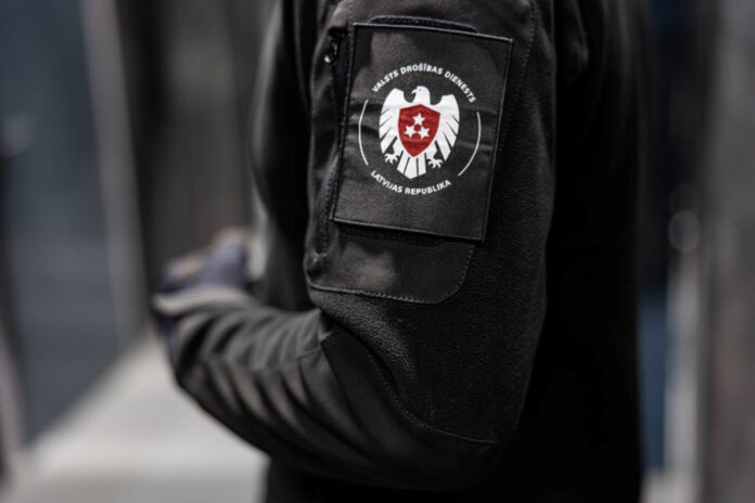 Moteris sulaikyta Latvijoje už tai, kad perdavė lėšas Rusijos kariuomenei