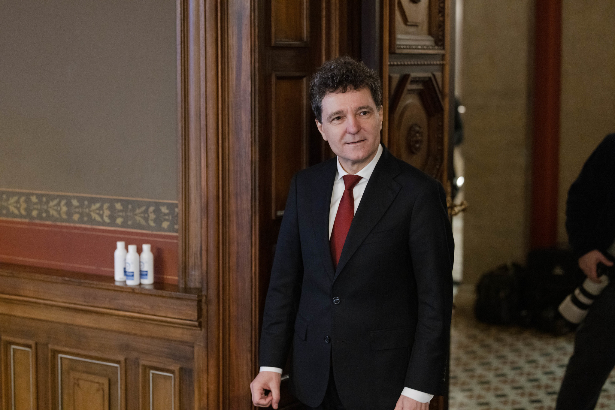 Rumunijos prezidentas: reikia ištirti teismų sistemą