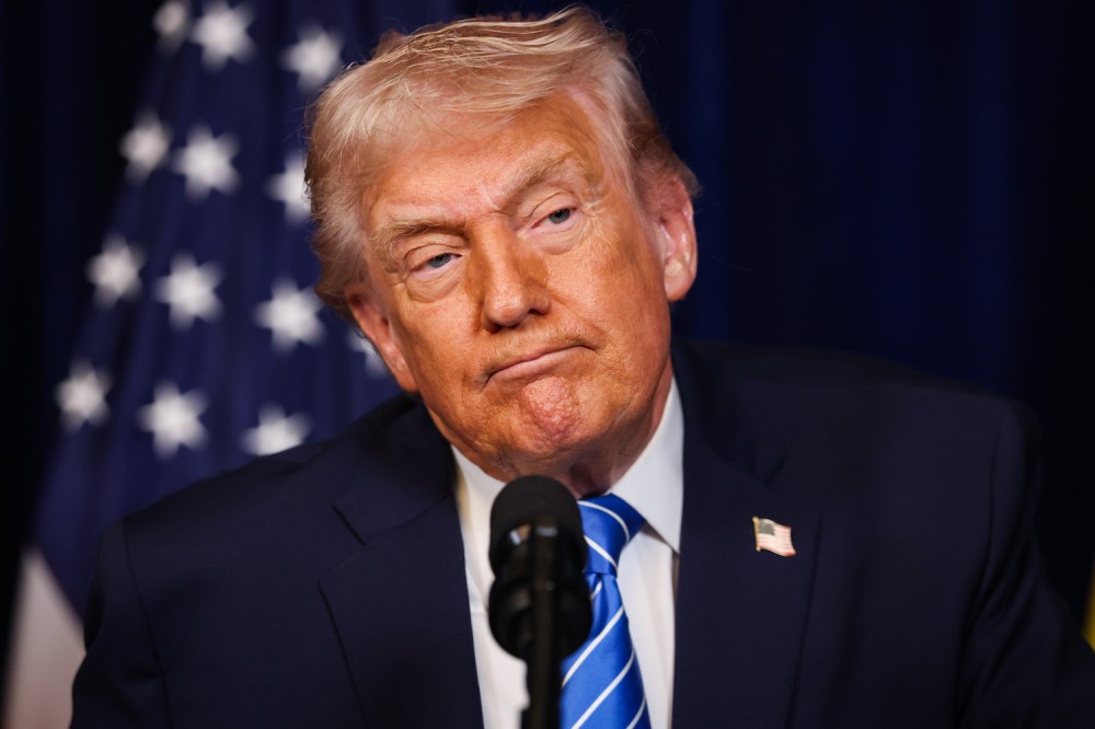 Trumpas sako, kad JAV smogė Venesuelos doko įrenginiui, naudojančiam narkotikų pakrovimui