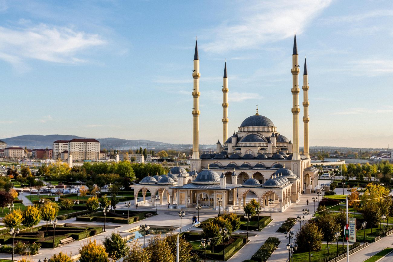 5 milijonų eurų vertės vila devynerių metų amžiaus: tyrimas atskleidžia, kas priklauso Kadyrovo vaikams