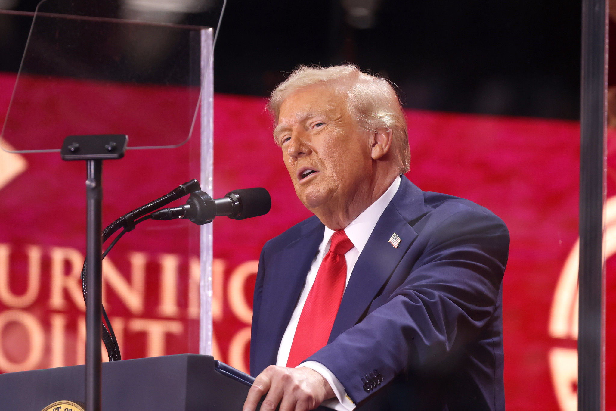 Trumpas: mums gali tekti rinktis tarp Grenlandijos ir NATO