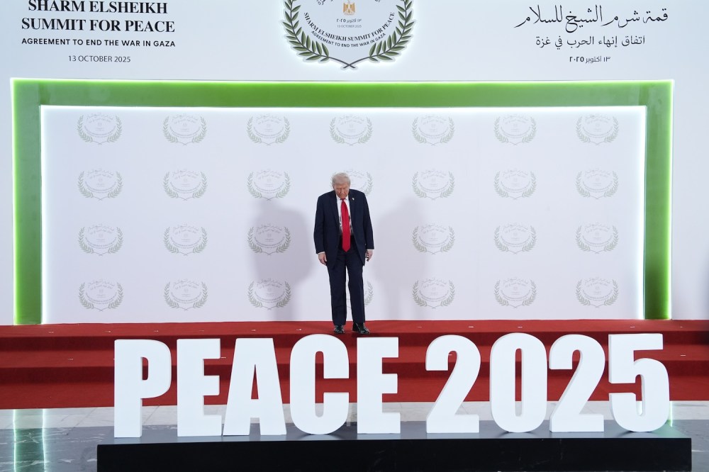 Trumpo Artimųjų Rytų politika rizikuoja pernelyg išsiplėtusi