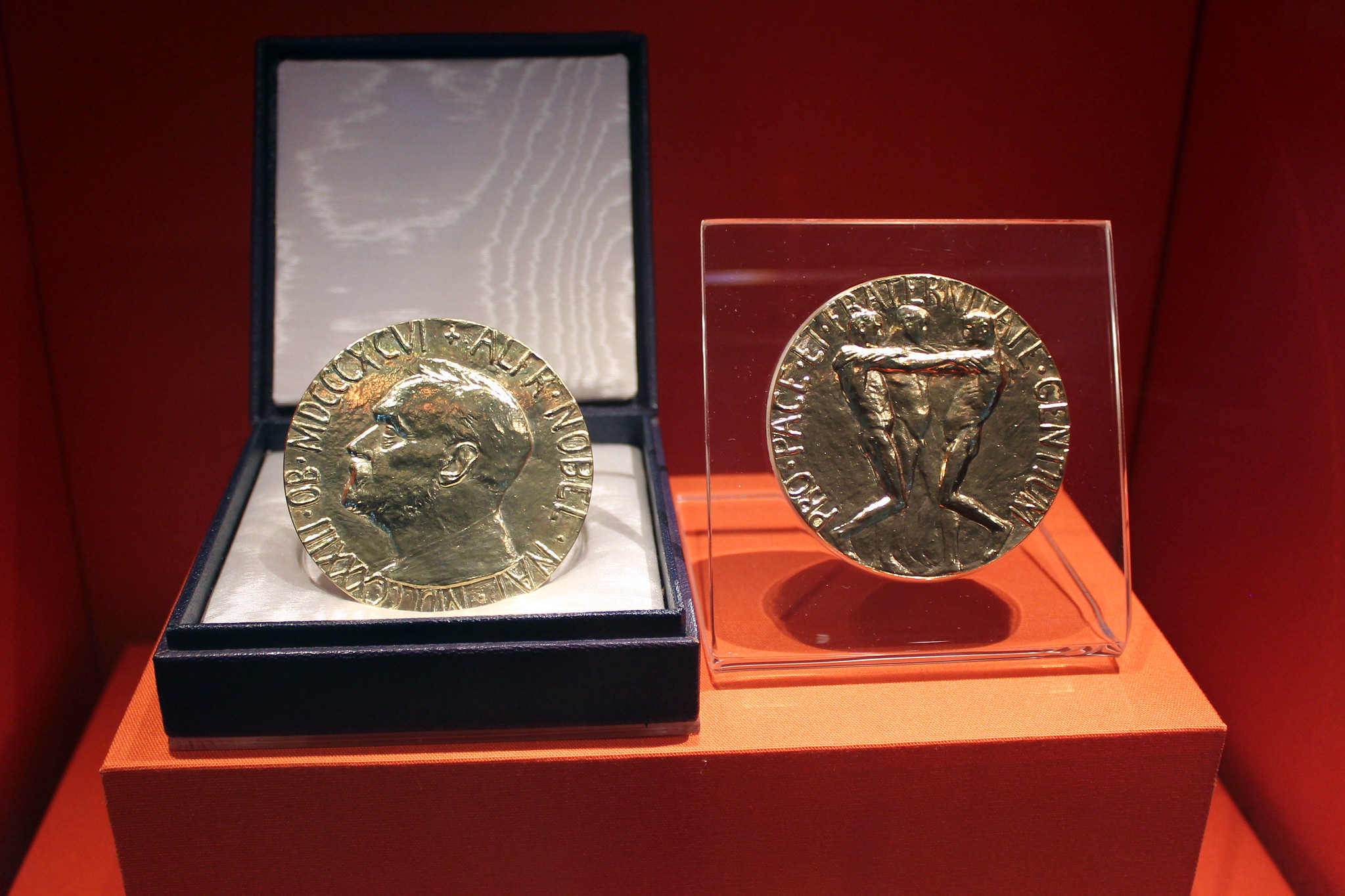 Venesuelos opozicijos lyderis įteikė Nobelio taikos premijos medalį Trumpui