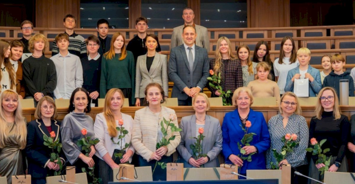 „Skambanti sėkmė“ – pasveikinti Alytaus muzikos mokyklos laureatai ir jų mokytojai