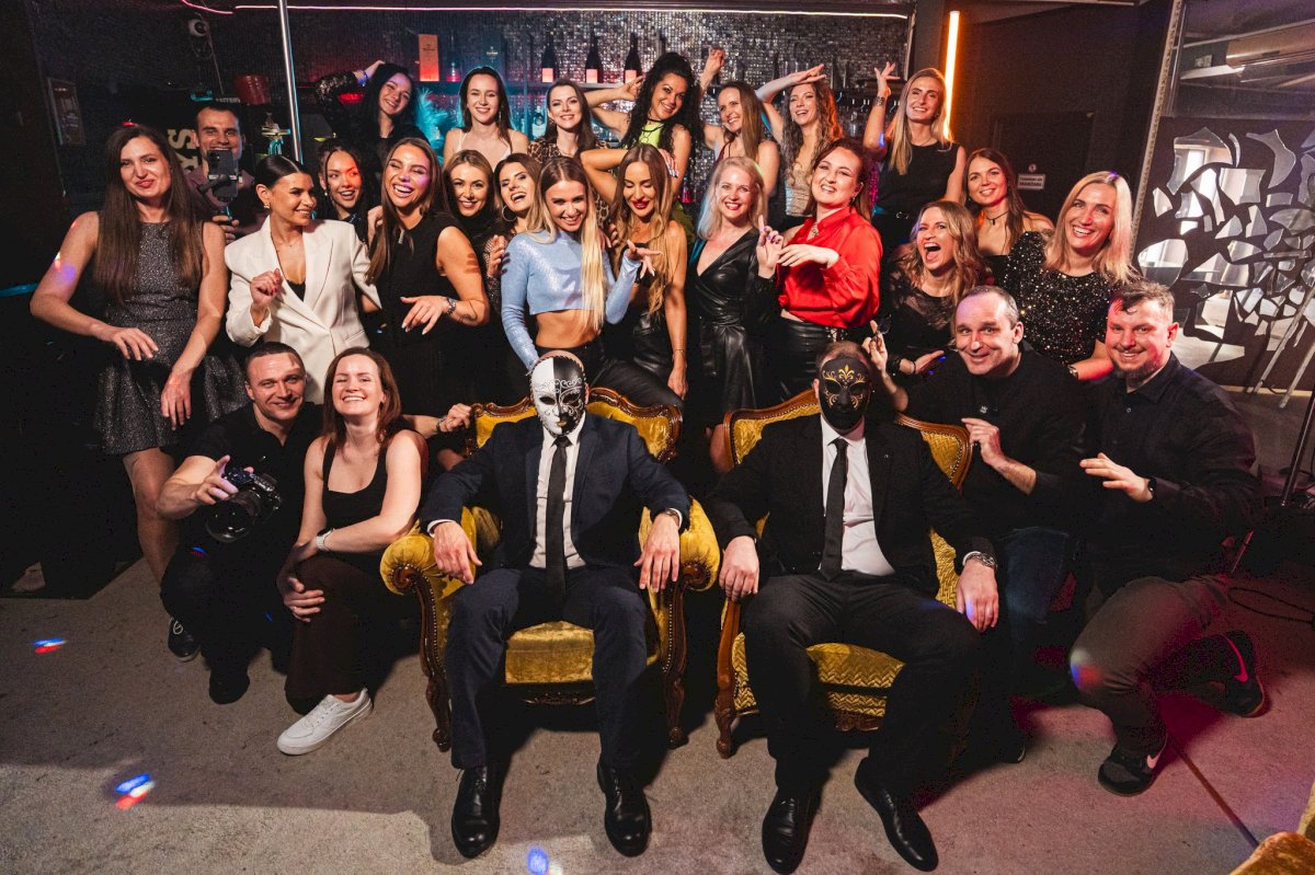 Naujas muzikinis projektas „Dramatic Echo“ pradeda kelionę nuo paslaptingo debiutinio klipo filmavimo