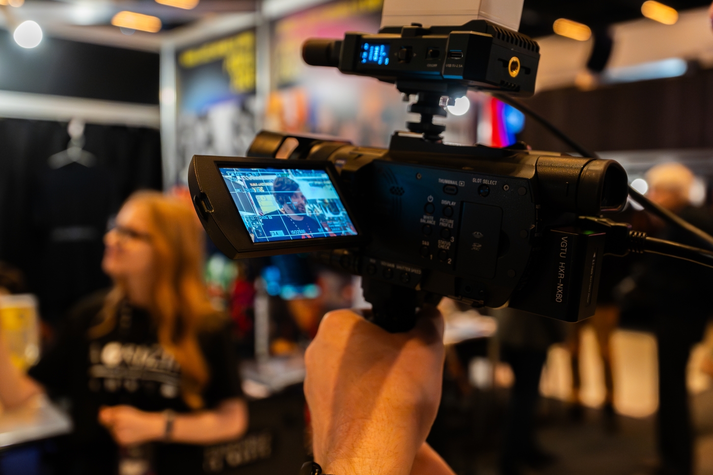 „Kómpleksų komplèksas“ gyvai: kaip muzika iš lentynų pereina į tikrą gyvenimą