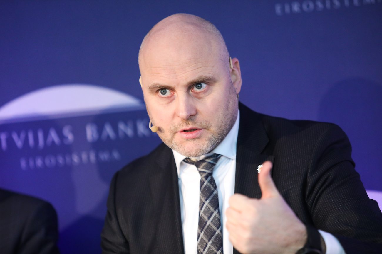 Kulbergsas: „airBaltic“ negali toliau gyventi iš paskolų