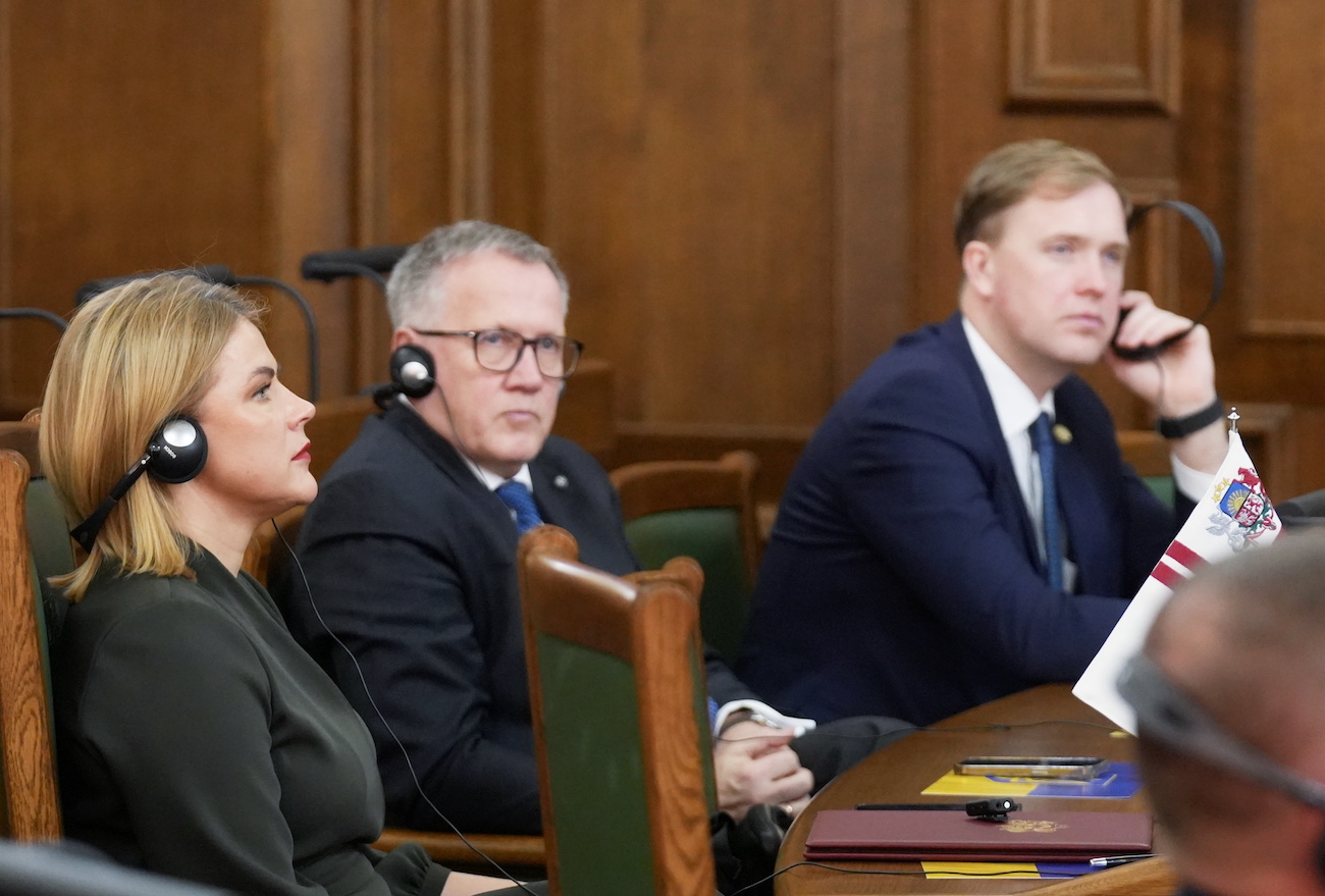 Po įtampos ir žlugimo grėsmių Latvijos vyriausybė tęs savo darbą